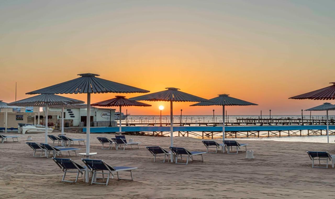 Amarina Abu Soma Resort & Aquapark フルガダ エクステリア 写真